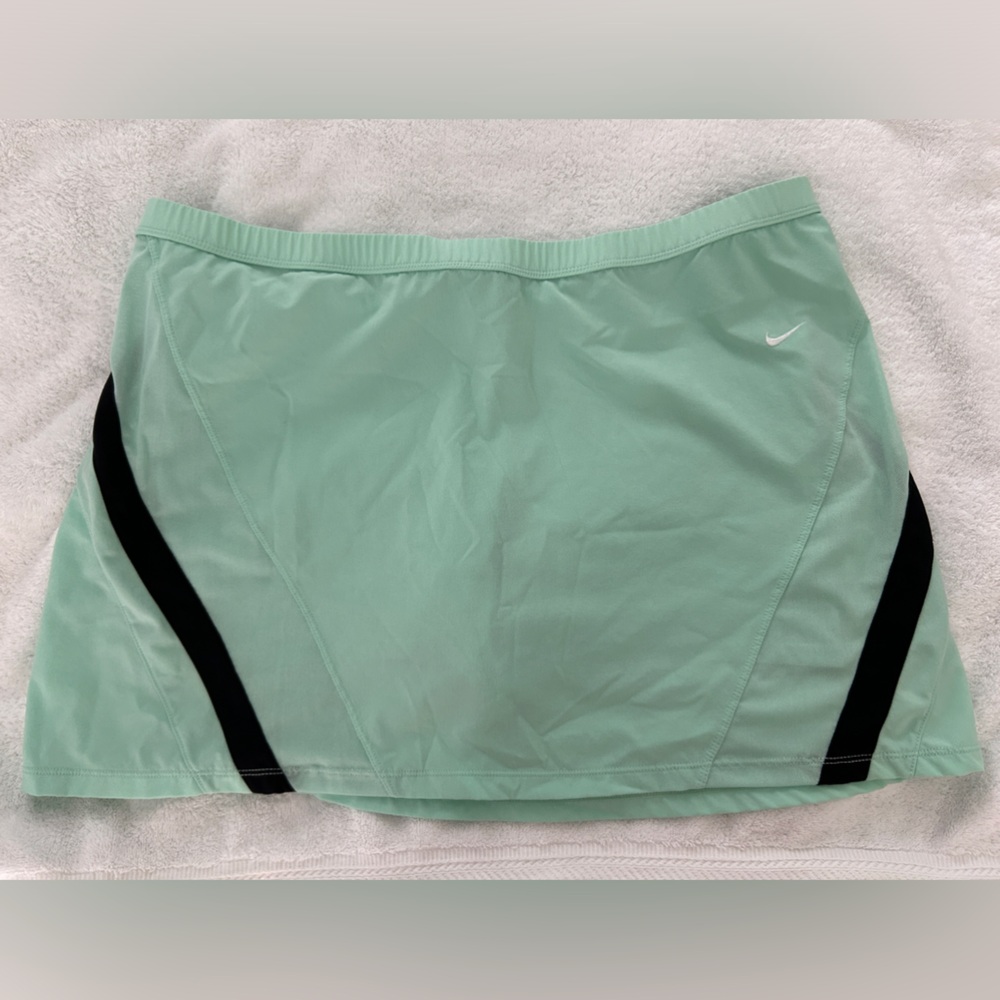 Nike tennis skort/skirt. Size XL mint green, black, white